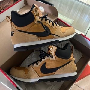 Nike boots, size 9.5, brown and black